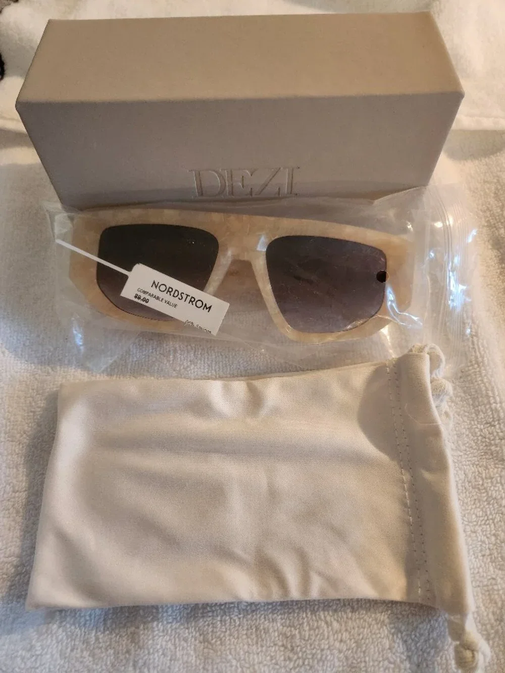 DEZI Backtrack Sunglasses Alabaster Tortoise Cat Eye Oversized Flat Top NWT